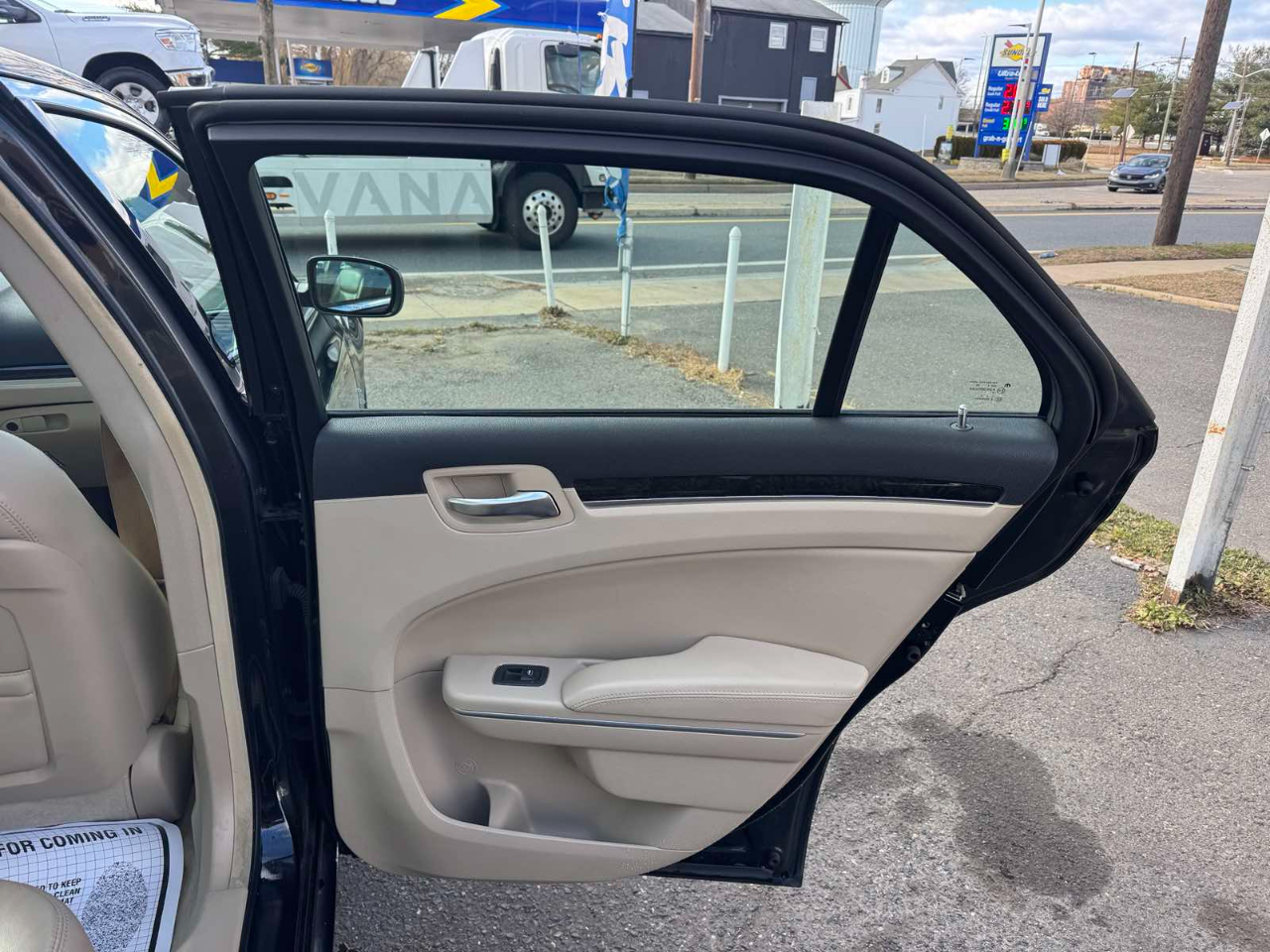 Chrysler 300 4dr Sdn AWD 2013