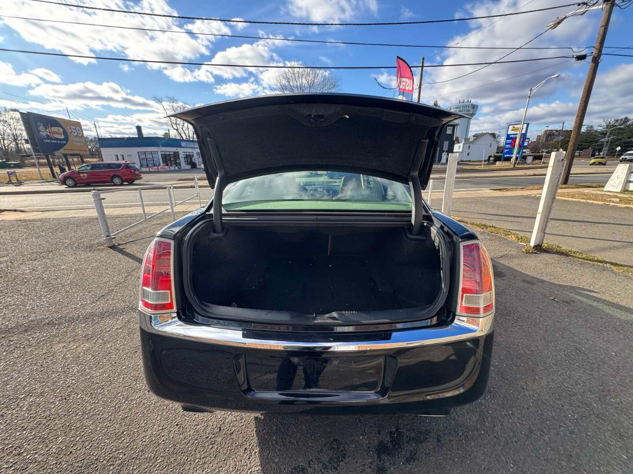 Chrysler 300 4dr Sdn AWD 2013