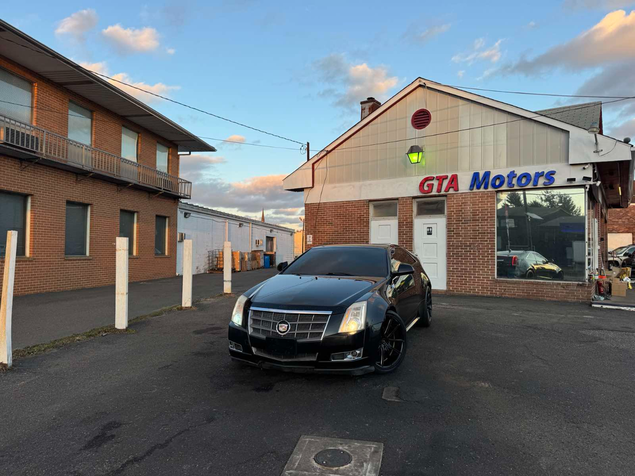 Cadillac CTS Coupe 2dr Cpe Performance AWD 2011