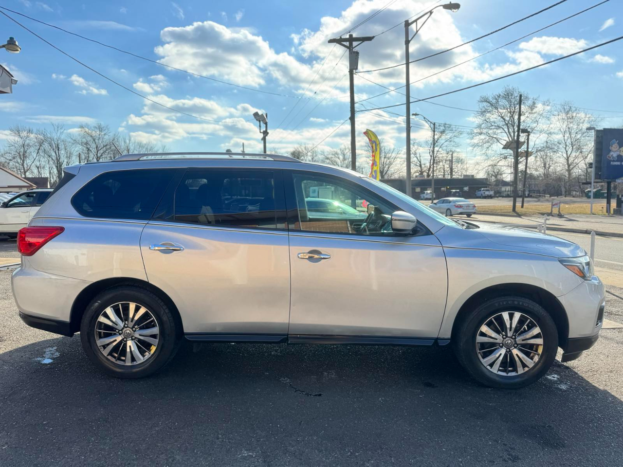 Nissan Pathfinder 4x4 SV 2018
