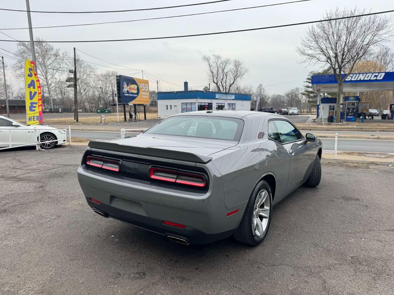 Dodge Challenger SXT RWD 2019