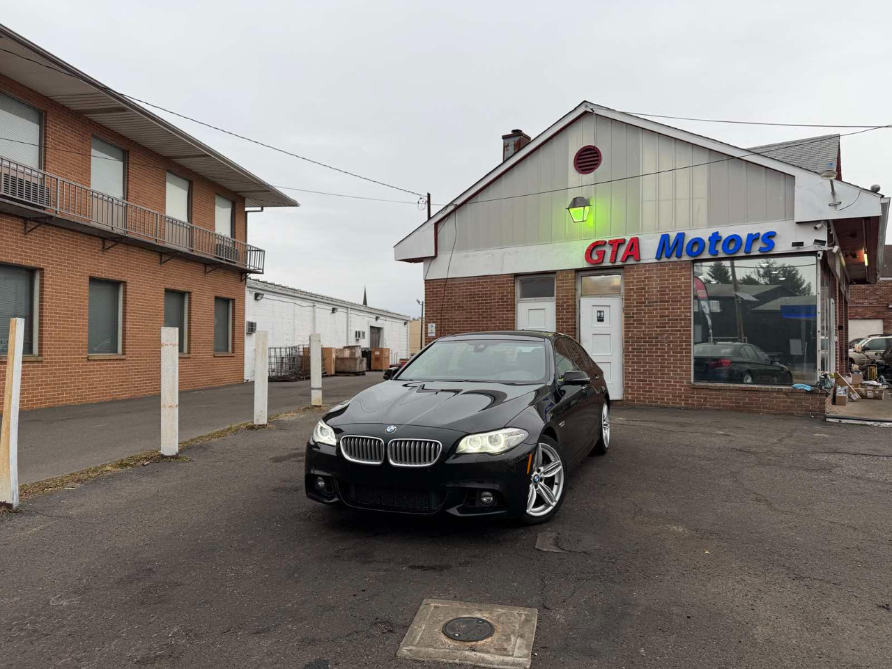 BMW 5 Series 4dr Sdn 550i xDrive AWD 2015