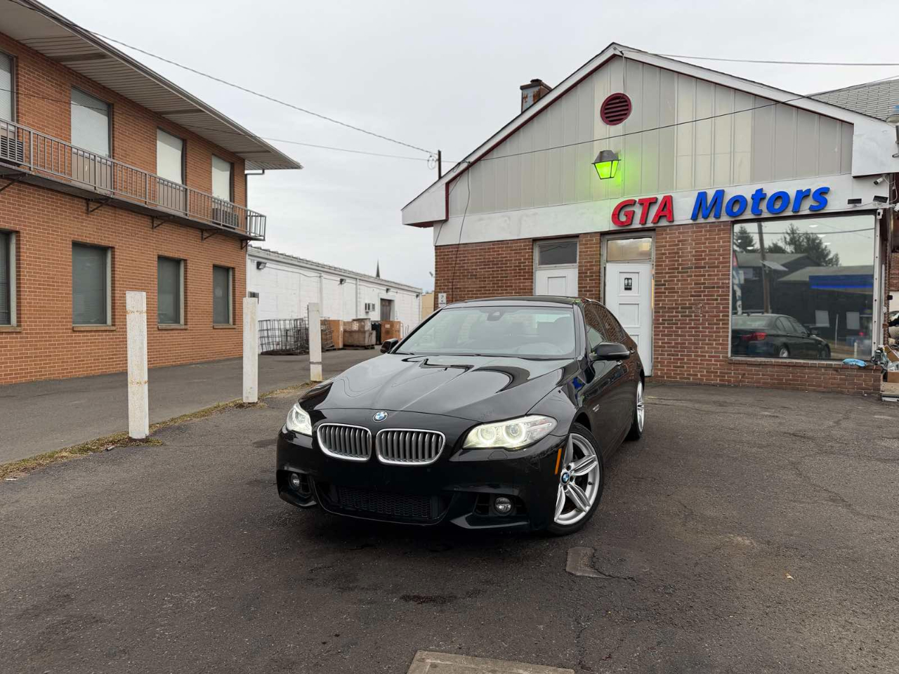 BMW 5 Series 4dr Sdn 550i xDrive AWD 2015
