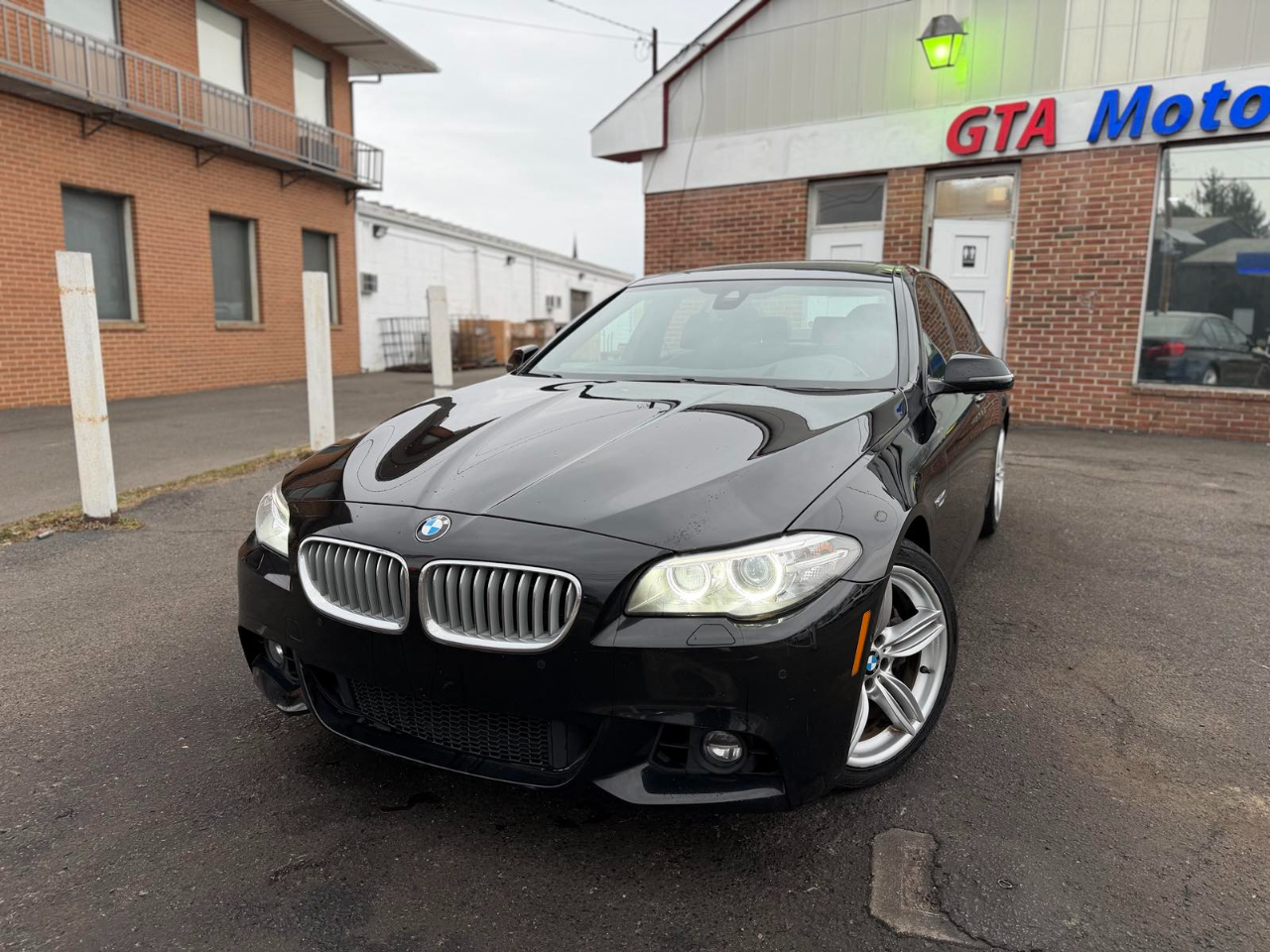 BMW 5 Series 4dr Sdn 550i xDrive AWD 2015