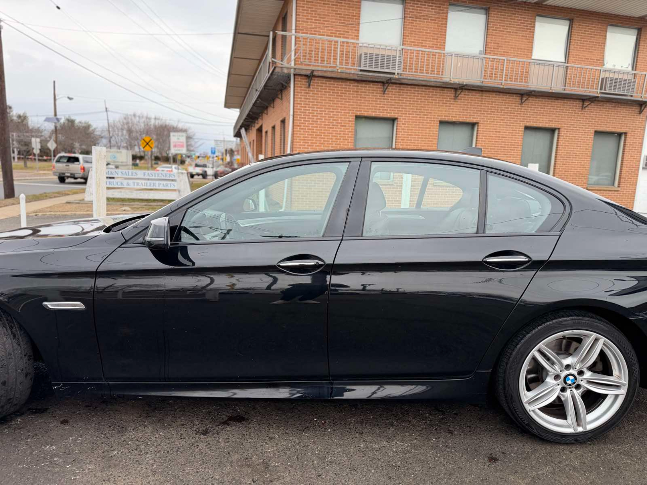 BMW 5 Series 4dr Sdn 550i xDrive AWD 2015