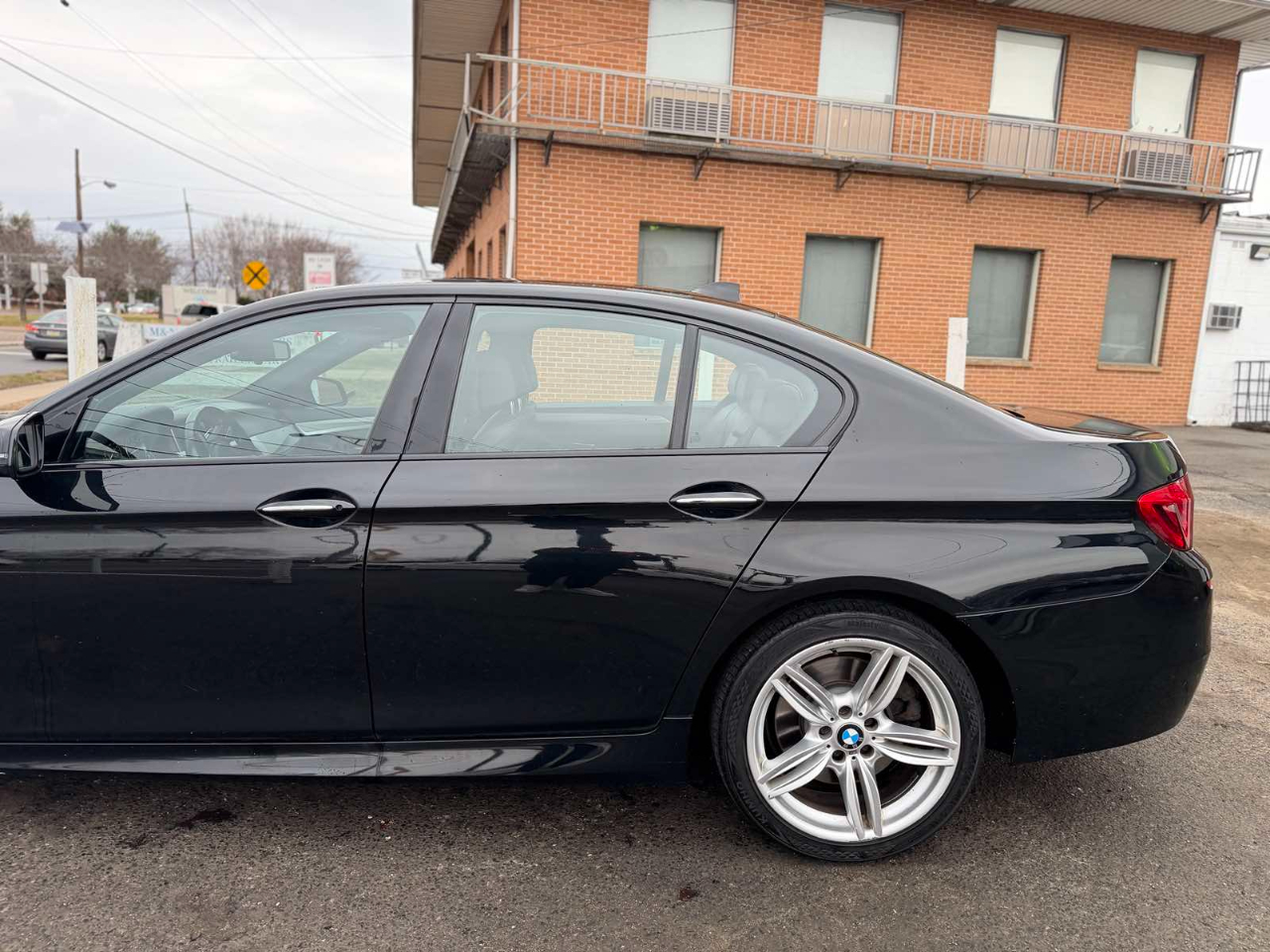 BMW 5 Series 4dr Sdn 550i xDrive AWD 2015
