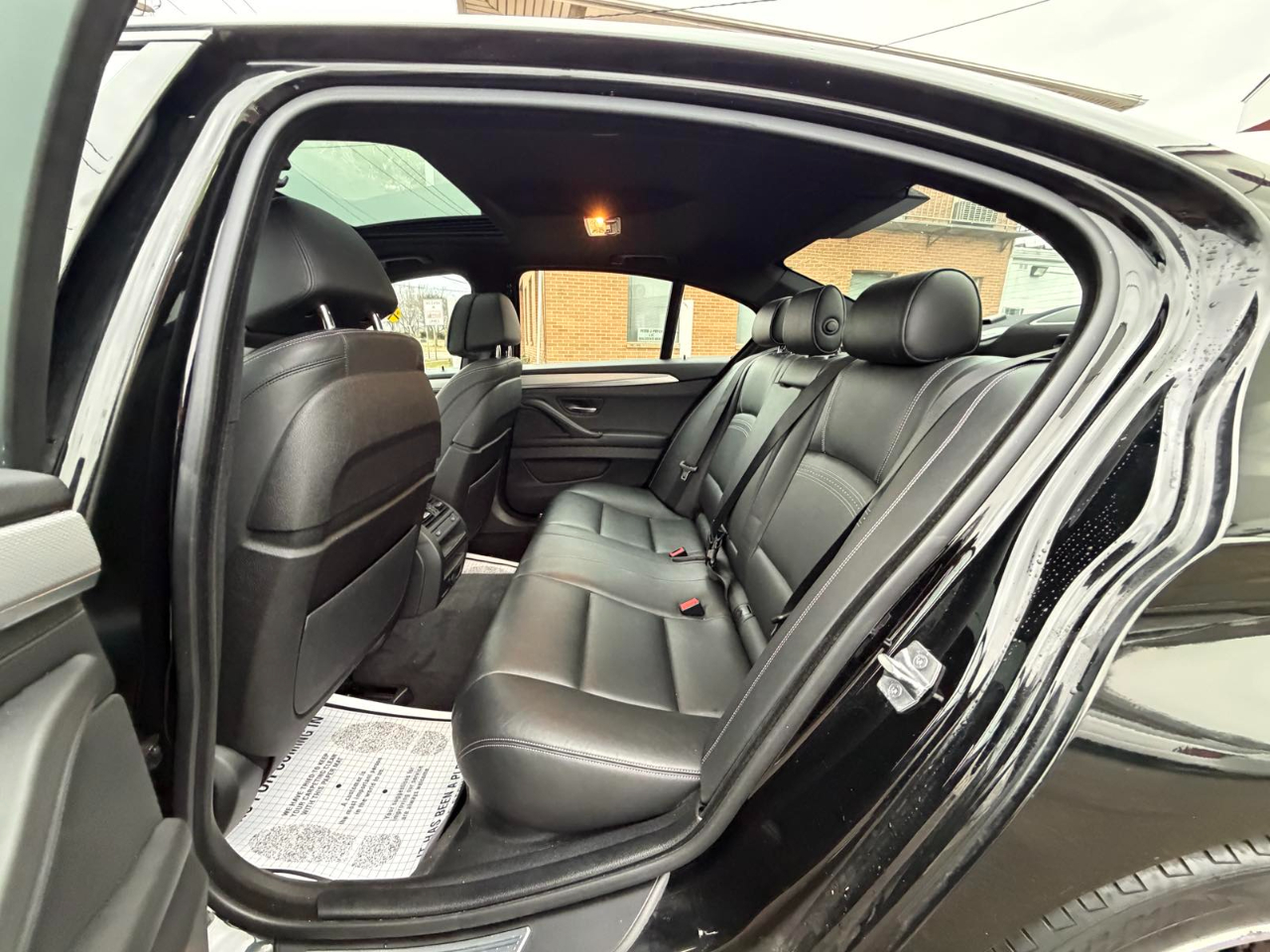 BMW 5 Series 4dr Sdn 550i xDrive AWD 2015