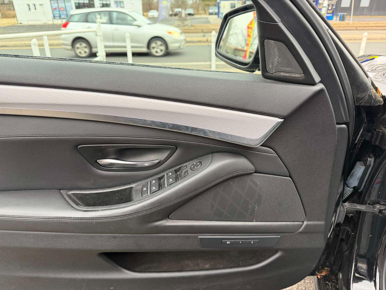 BMW 5 Series 4dr Sdn 550i xDrive AWD 2015