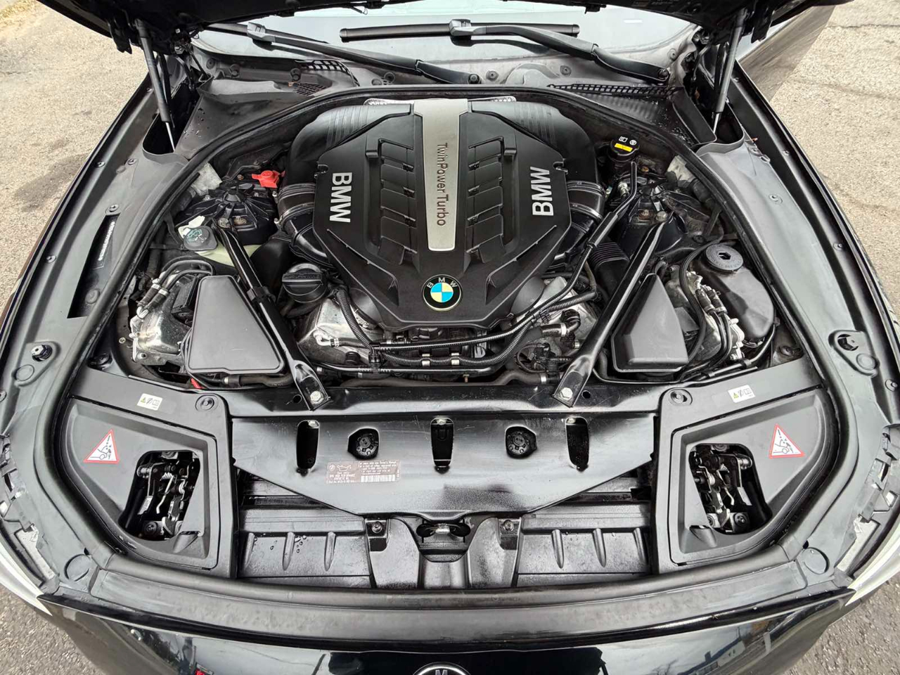 BMW 5 Series 4dr Sdn 550i xDrive AWD 2015