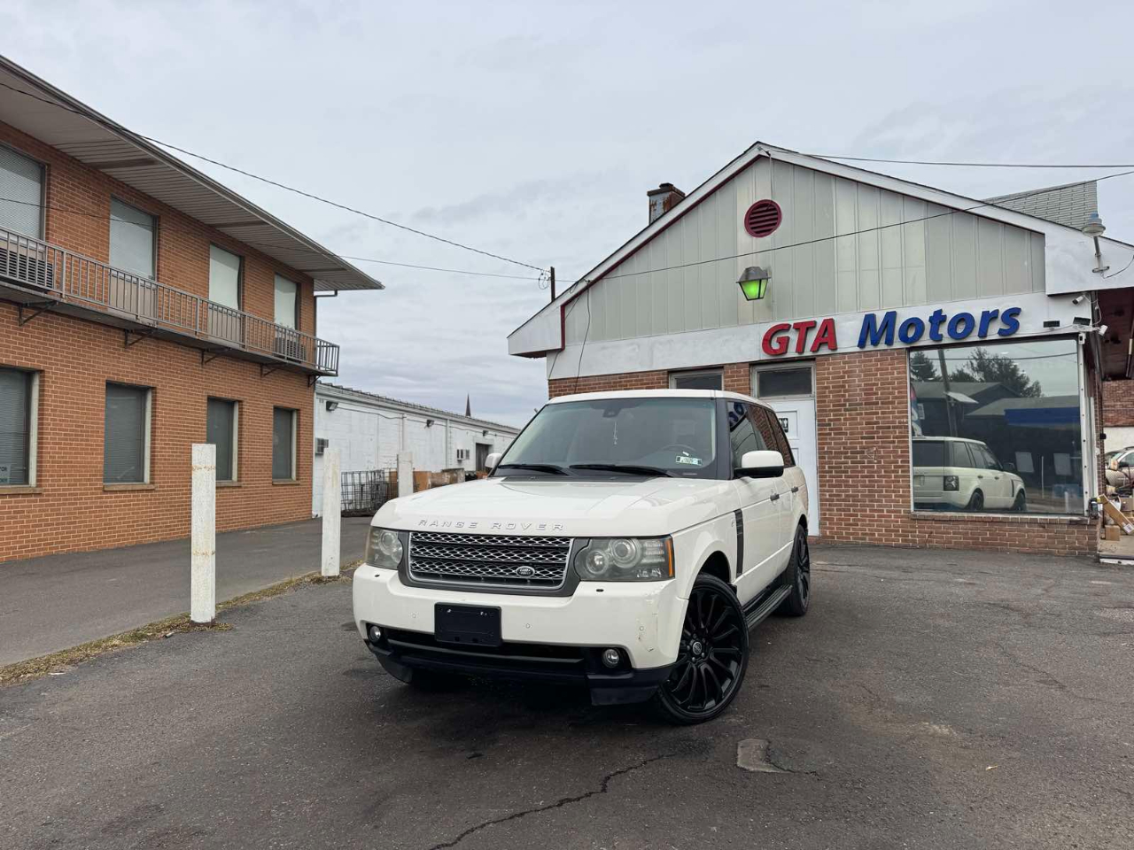 Land Rover Range Rover 4WD 4dr HSE LUX 2010