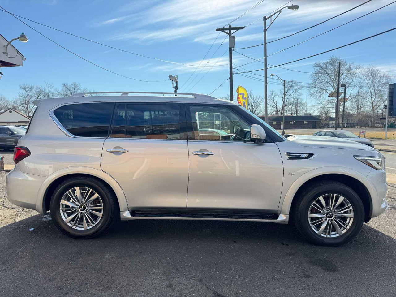 Infiniti QX80 LUXE AWD 2019