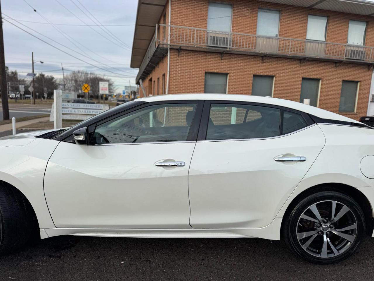 Nissan Maxima SV 3.5L *Ltd Avail* 2017