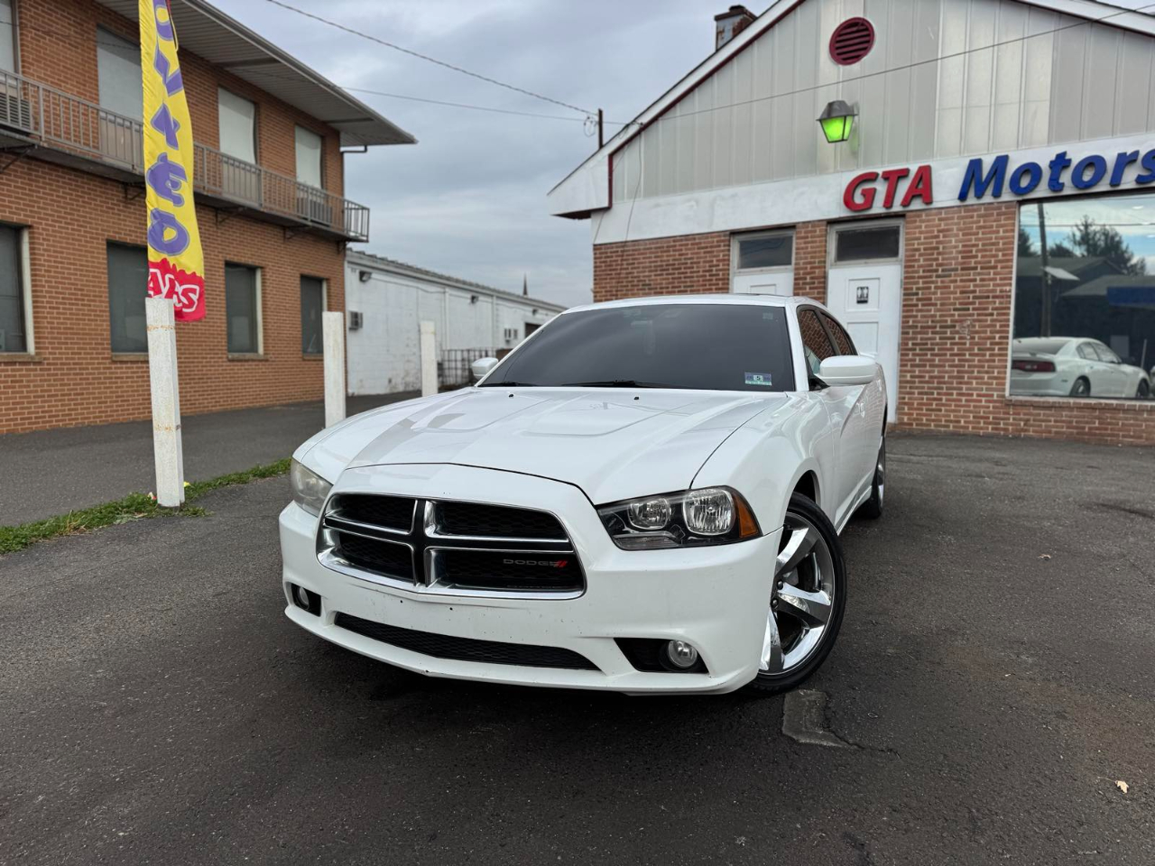 Dodge Charger 4dr Sdn SXT RWD 2013