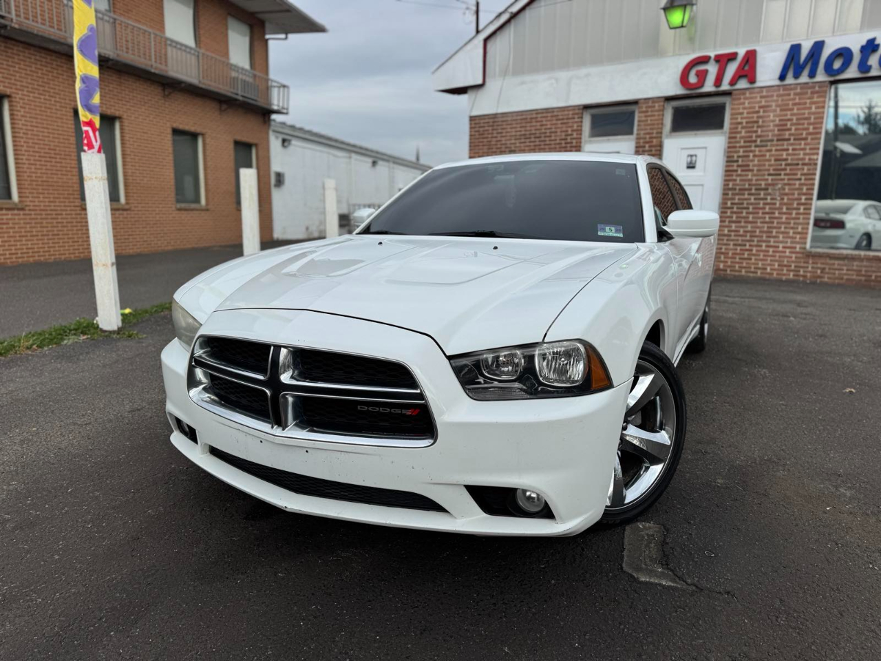 Dodge Charger 4dr Sdn SXT RWD 2013