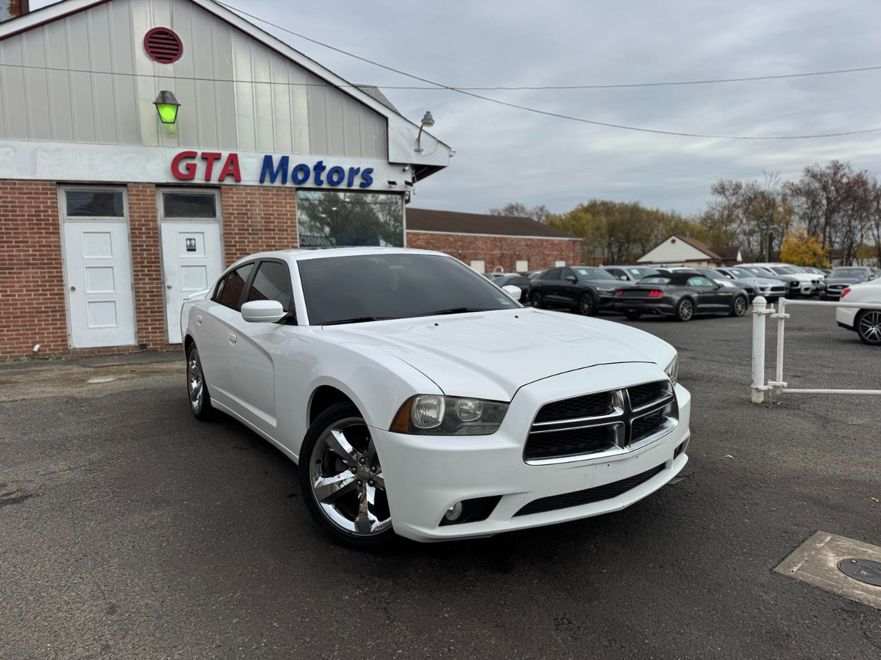 Dodge Charger 4dr Sdn SXT RWD 2013