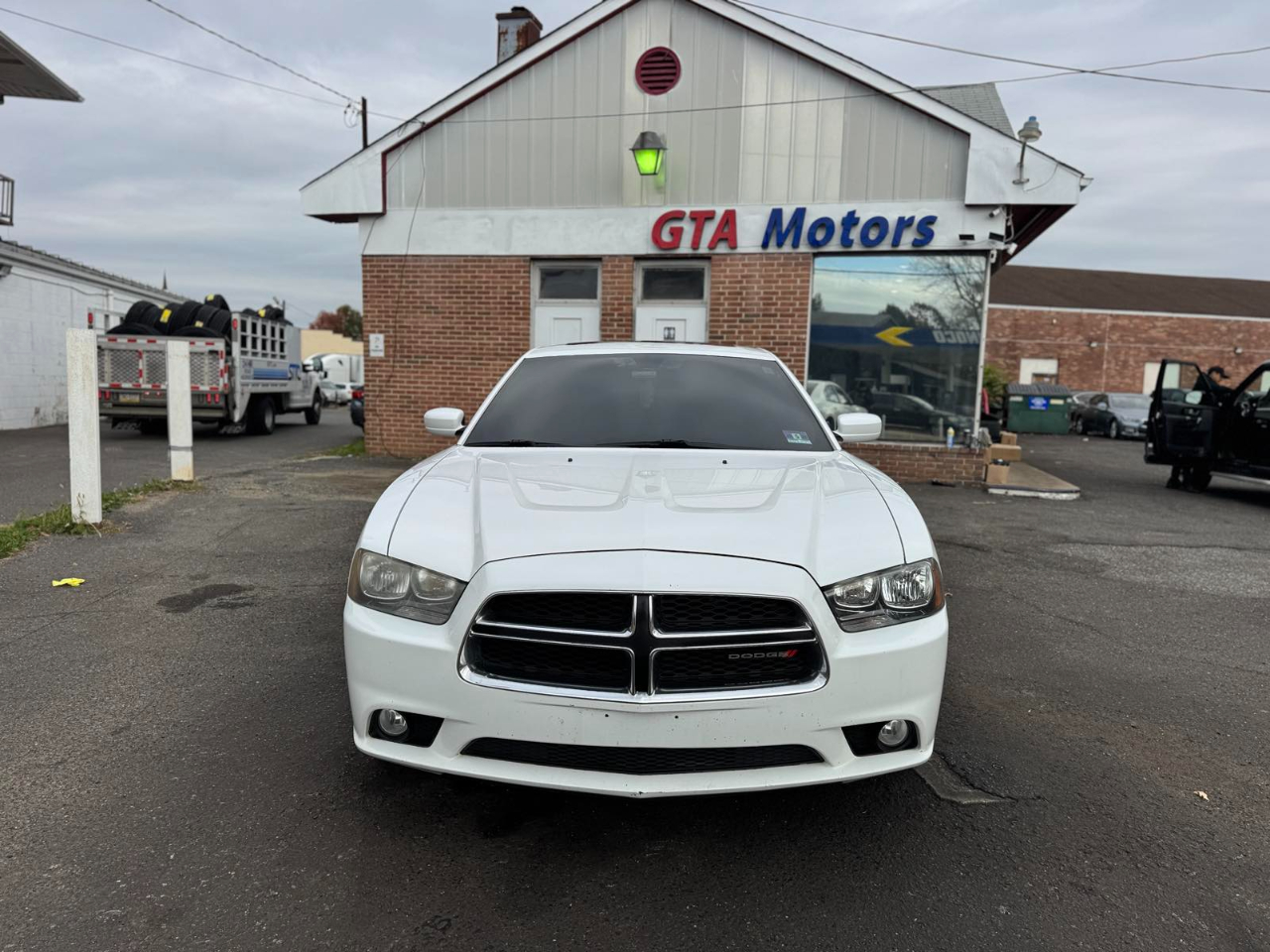 Dodge Charger 4dr Sdn SXT RWD 2013
