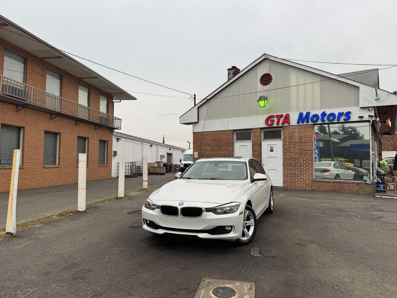 BMW 3 Series 4dr Sdn 328i xDrive AWD 2013