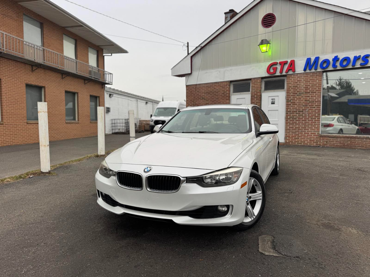 BMW 3 Series 4dr Sdn 328i xDrive AWD 2013