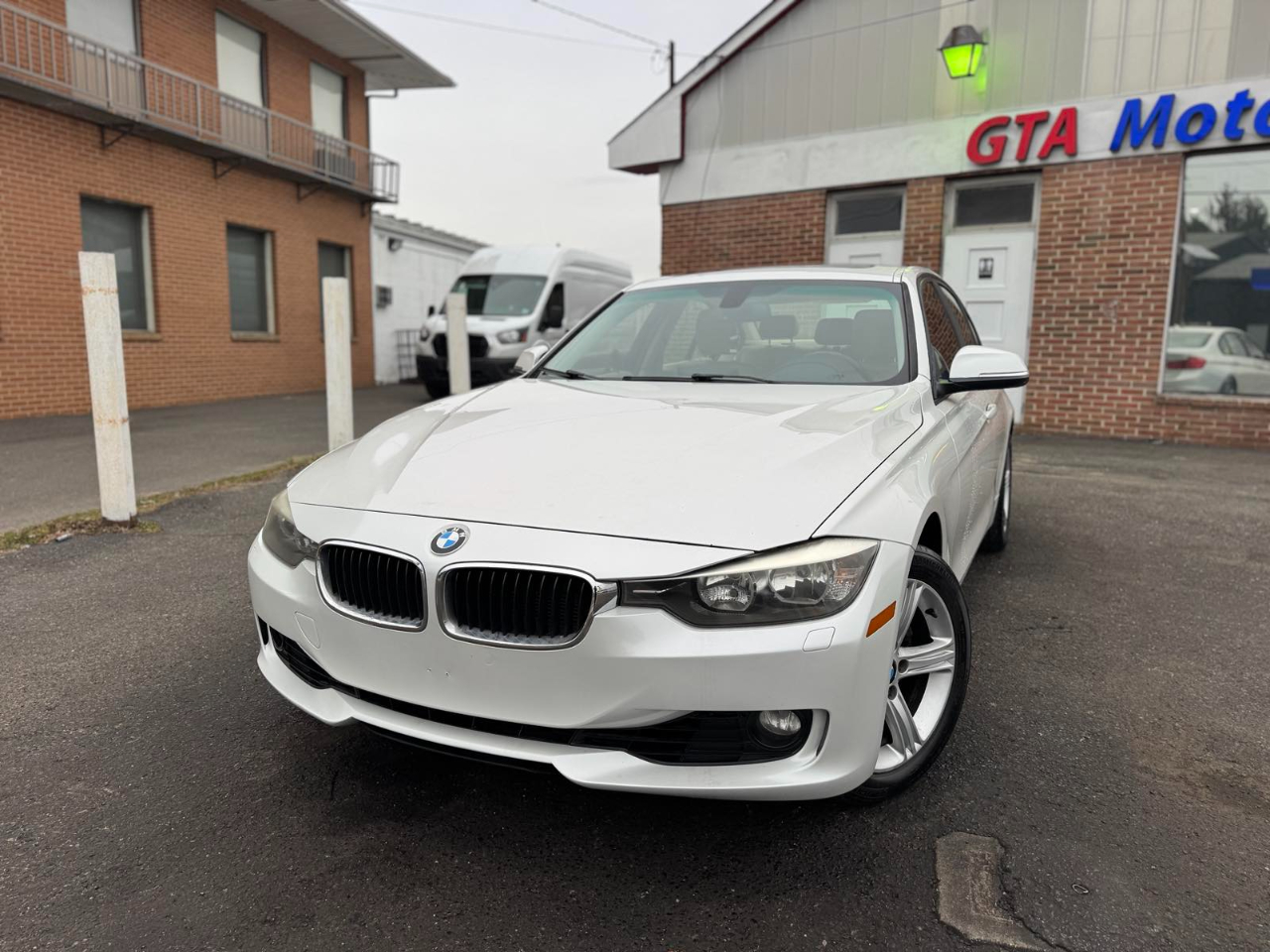 BMW 3 Series 4dr Sdn 328i xDrive AWD 2013