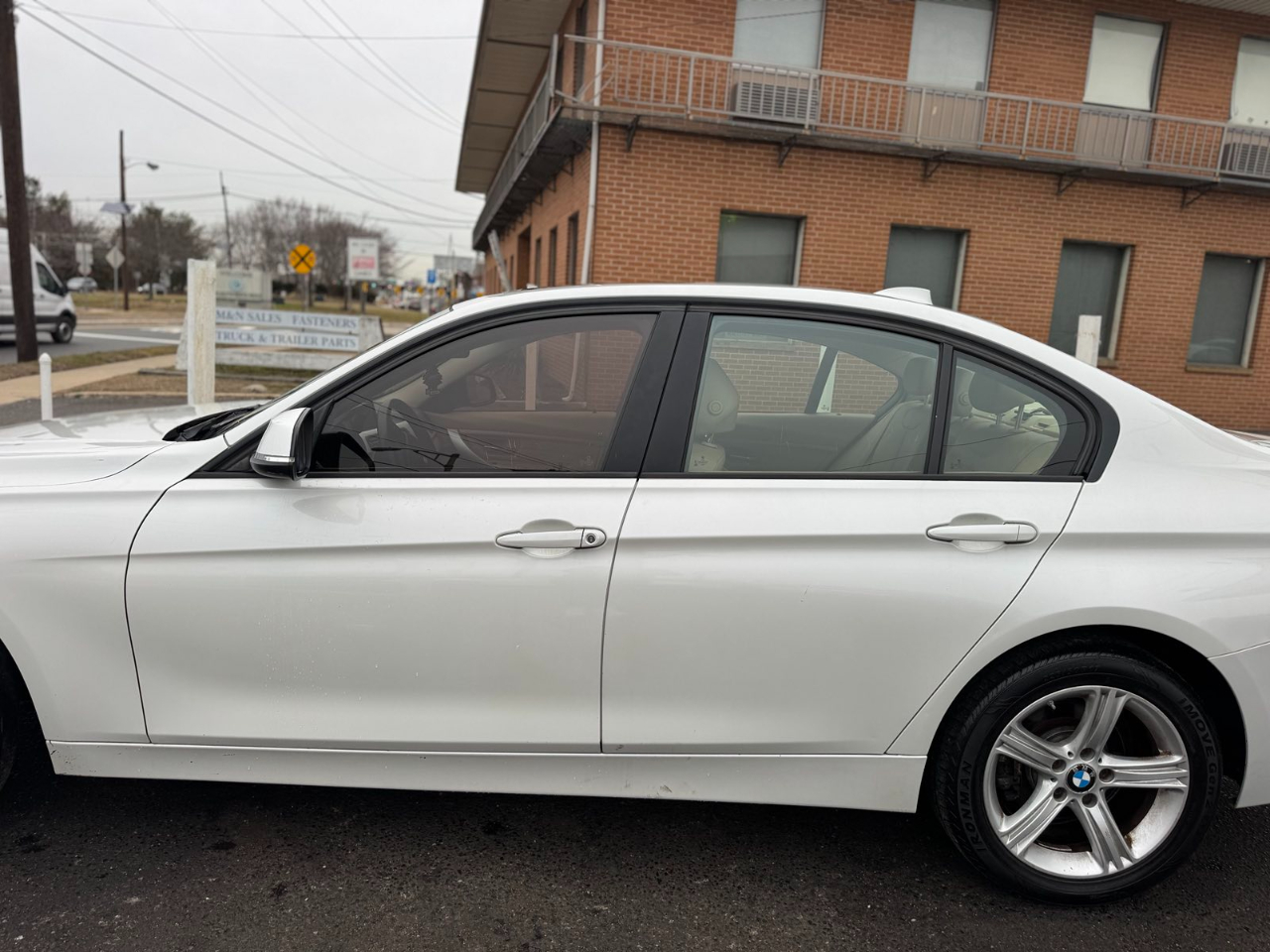BMW 3 Series 4dr Sdn 328i xDrive AWD 2013