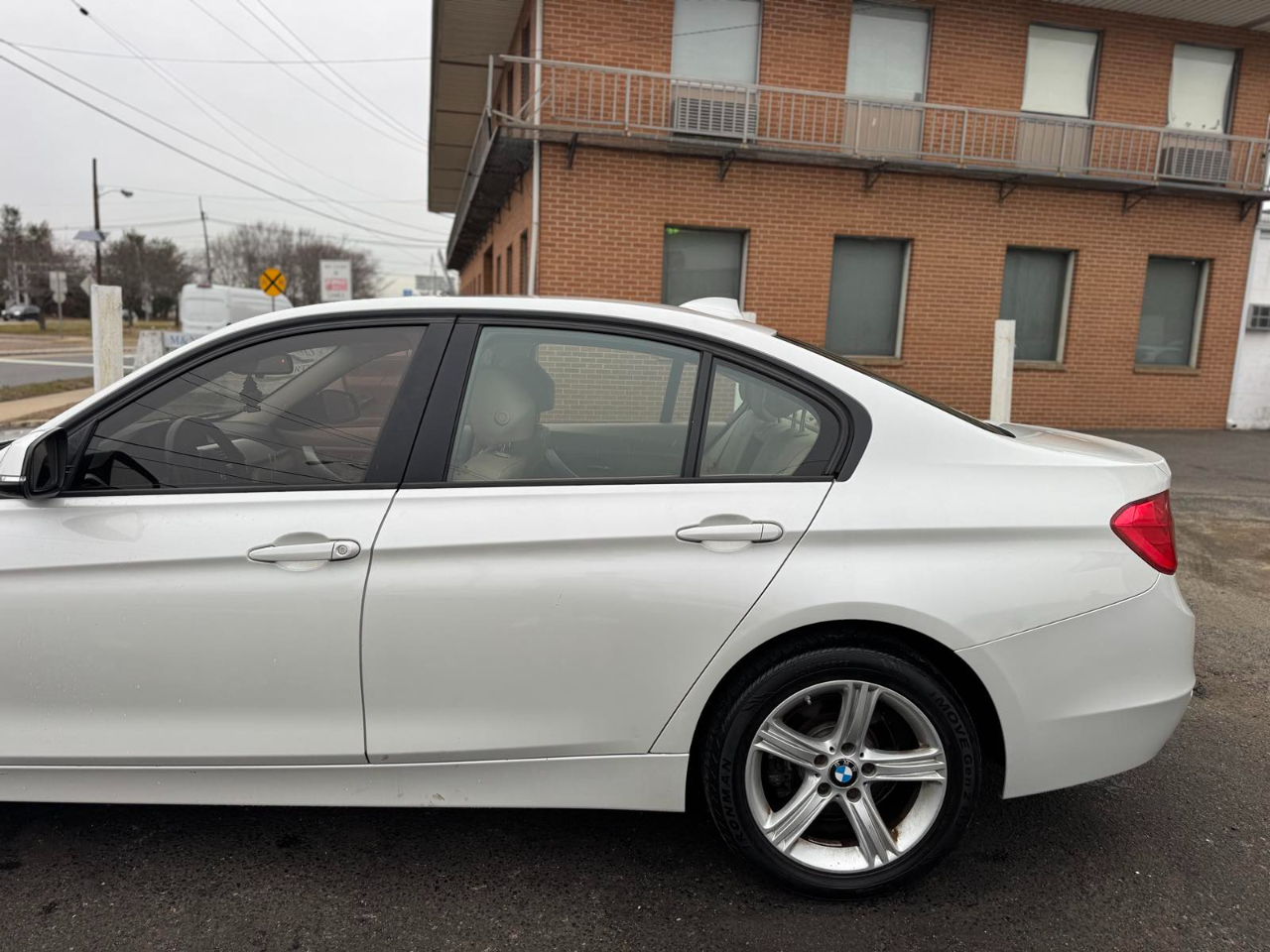 BMW 3 Series 4dr Sdn 328i xDrive AWD 2013