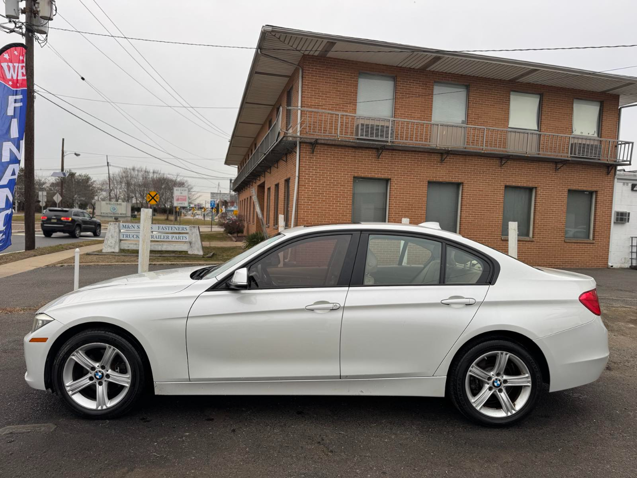 BMW 3 Series 4dr Sdn 328i xDrive AWD 2013