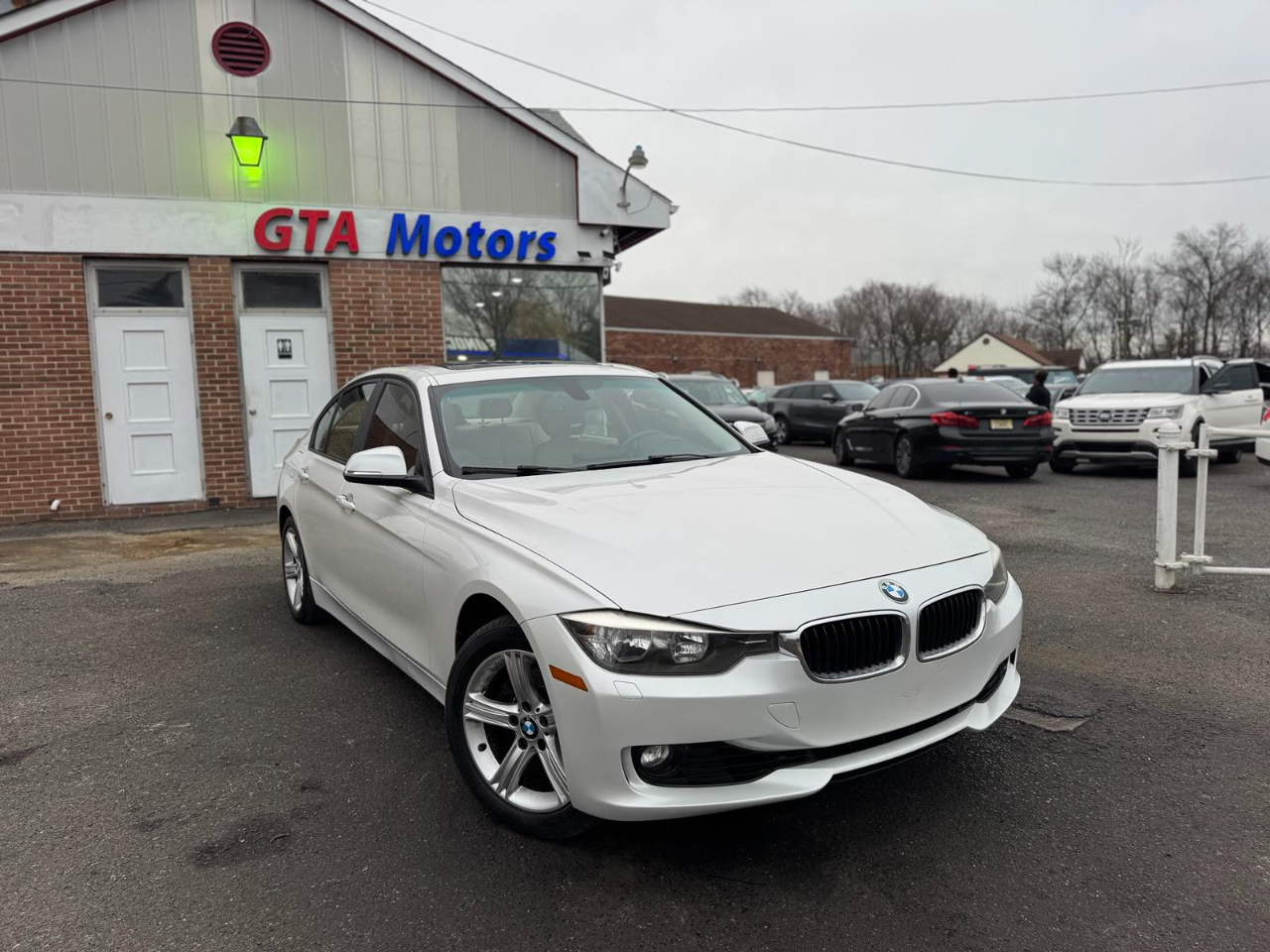 BMW 3 Series 4dr Sdn 328i xDrive AWD 2013