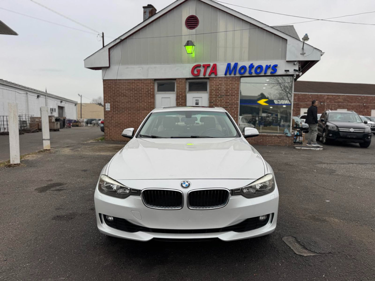 BMW 3 Series 4dr Sdn 328i xDrive AWD 2013