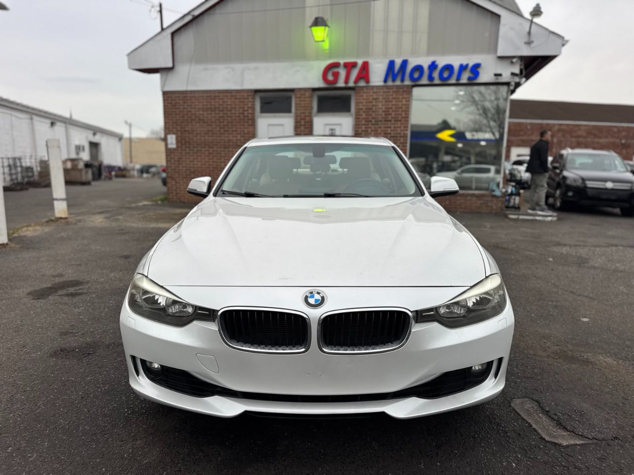 BMW 3 Series 4dr Sdn 328i xDrive AWD 2013