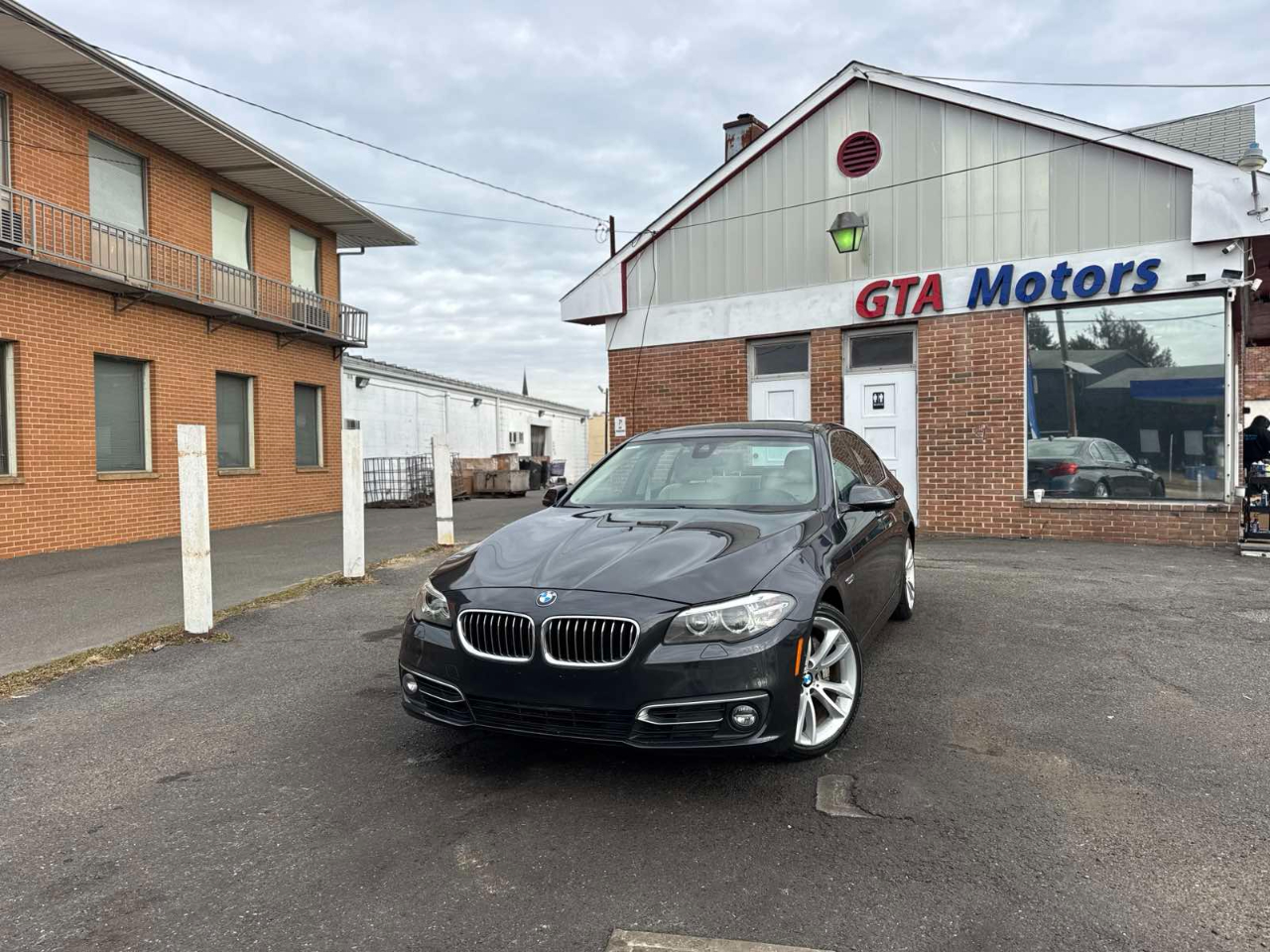 BMW 5 Series 4dr Sdn 535i xDrive AWD 2015