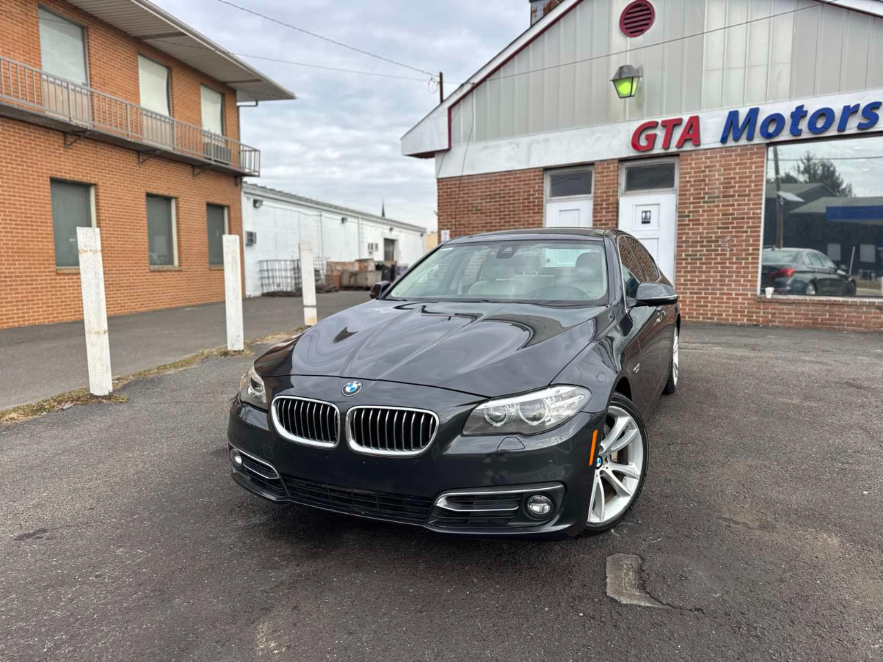 BMW 5 Series 4dr Sdn 535i xDrive AWD 2015