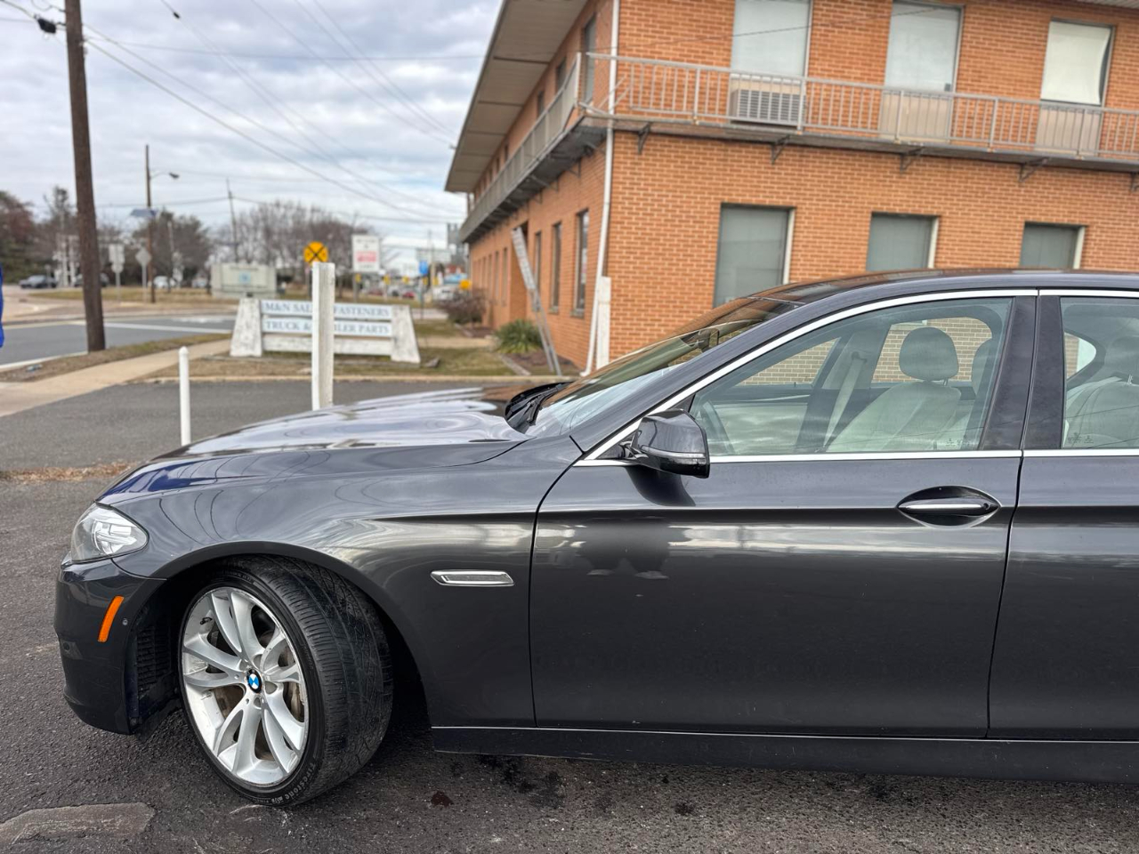 BMW 5 Series 4dr Sdn 535i xDrive AWD 2015