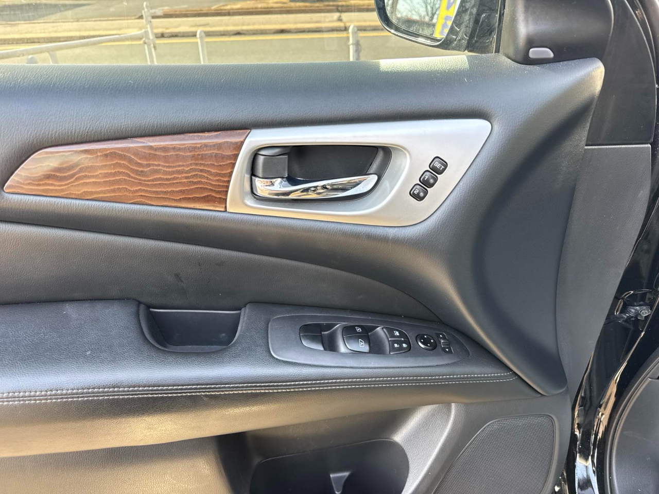 Nissan Pathfinder 4x4 Platinum 2017