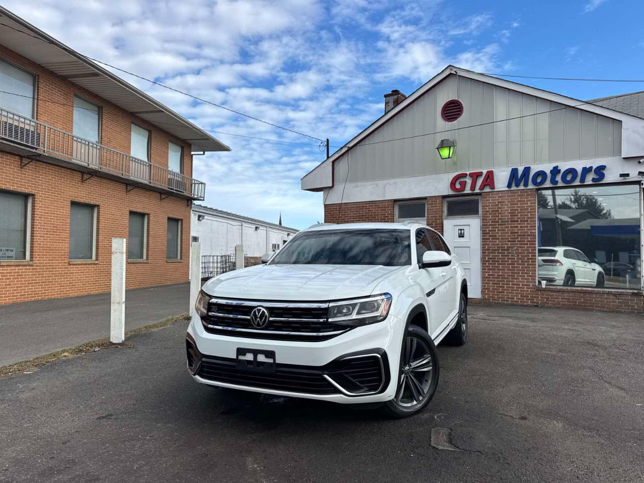 Volkswagen Atlas Cross Sport 3.6L V6 SE w/Technology R-Line 4MOTION 2021