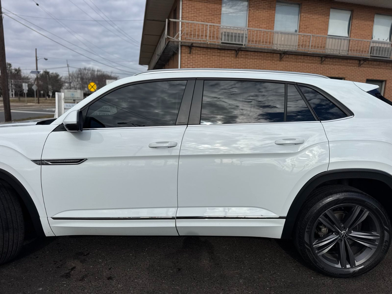 Volkswagen Atlas Cross Sport 3.6L V6 SE w/Technology R-Line 4MOTION 2021