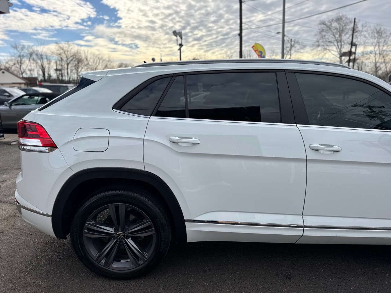 Volkswagen Atlas Cross Sport 3.6L V6 SE w/Technology R-Line 4MOTION 2021
