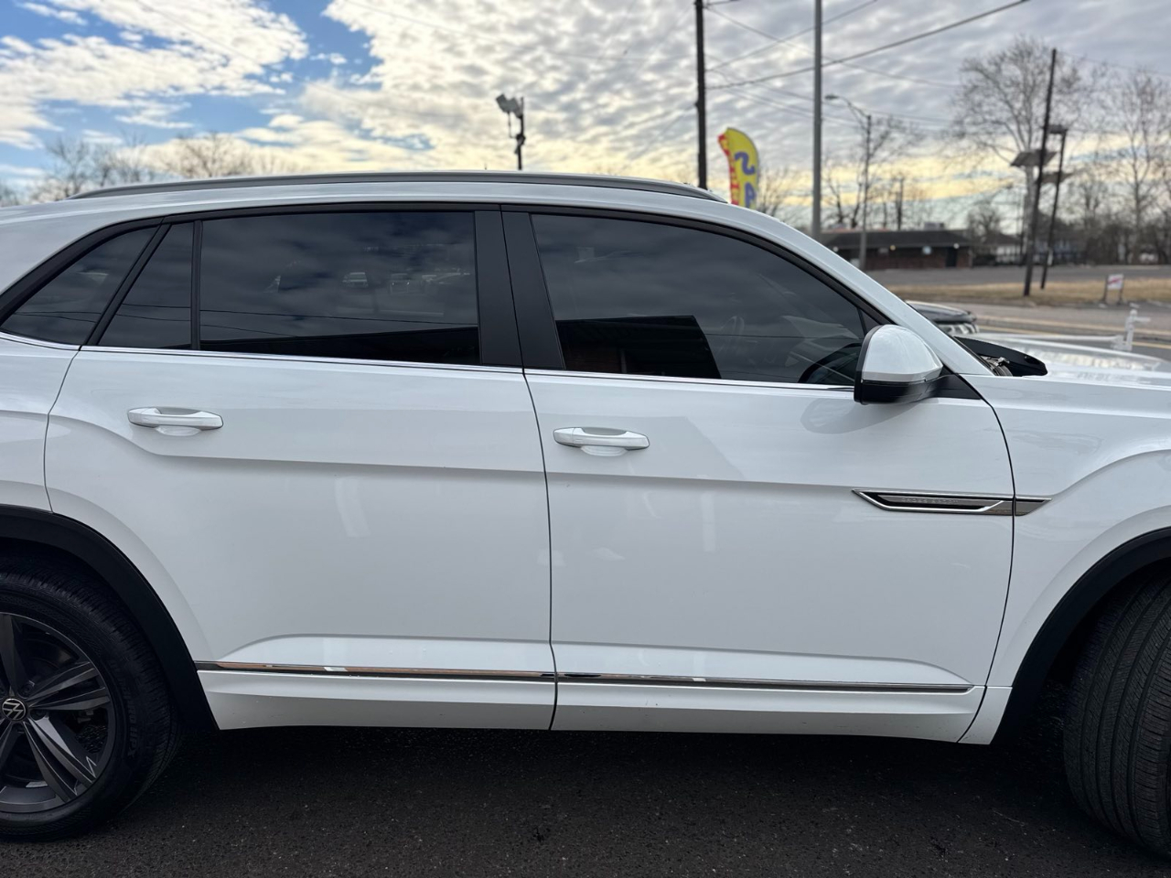 Volkswagen Atlas Cross Sport 3.6L V6 SE w/Technology R-Line 4MOTION 2021