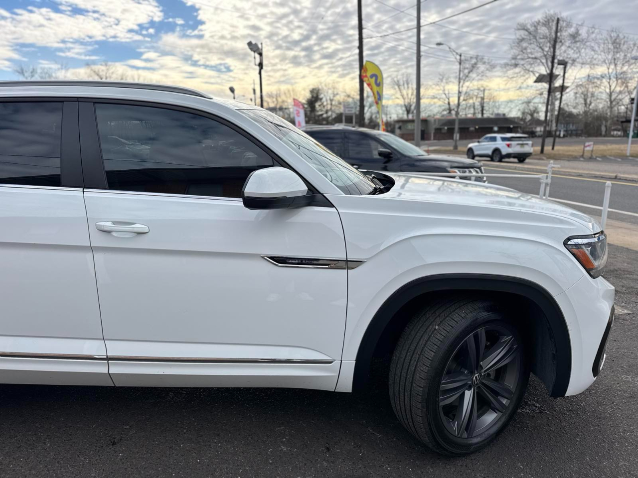 Volkswagen Atlas Cross Sport 3.6L V6 SE w/Technology R-Line 4MOTION 2021