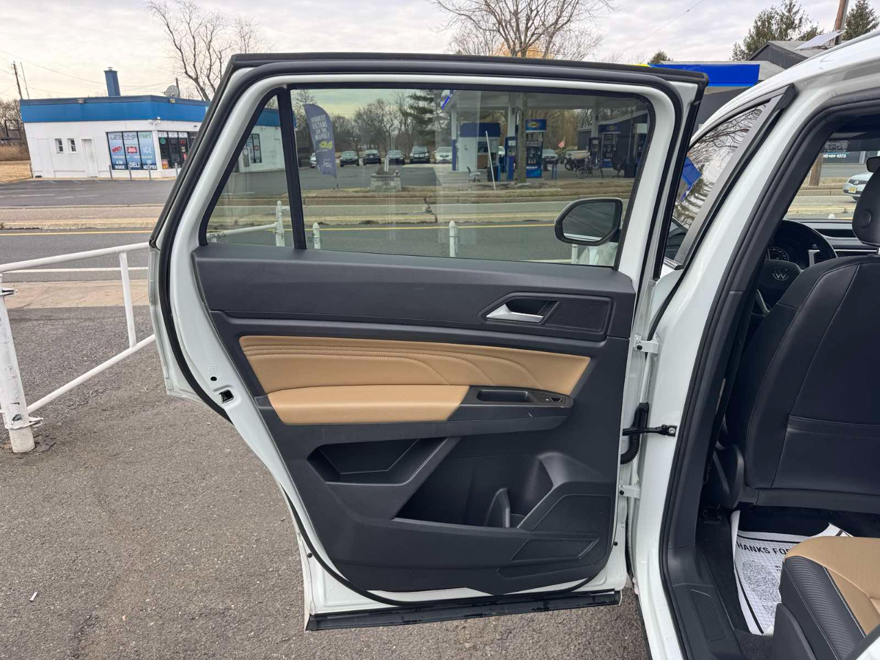 Volkswagen Atlas Cross Sport 3.6L V6 SE w/Technology R-Line 4MOTION 2021