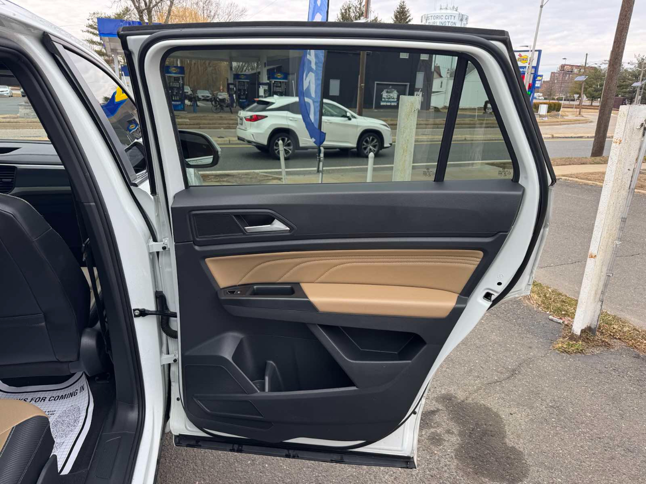 Volkswagen Atlas Cross Sport 3.6L V6 SE w/Technology R-Line 4MOTION 2021