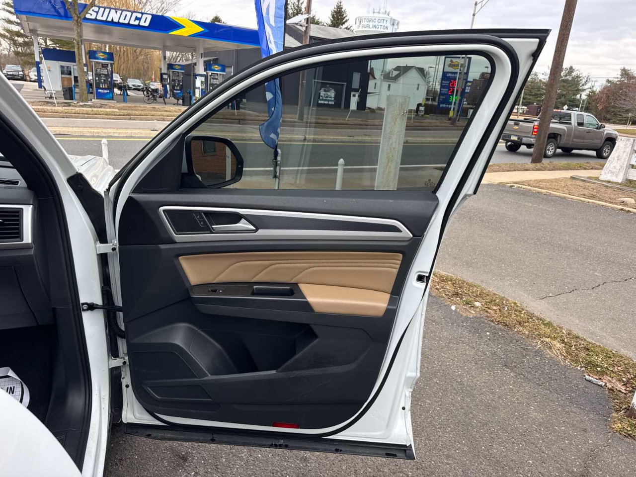 Volkswagen Atlas Cross Sport 3.6L V6 SE w/Technology R-Line 4MOTION 2021