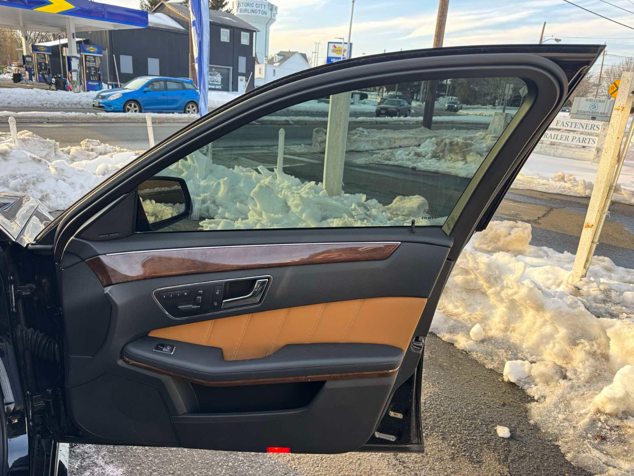 Mercedes-Benz E-Class 4dr Sdn E 350 Sport 4MATIC 2011