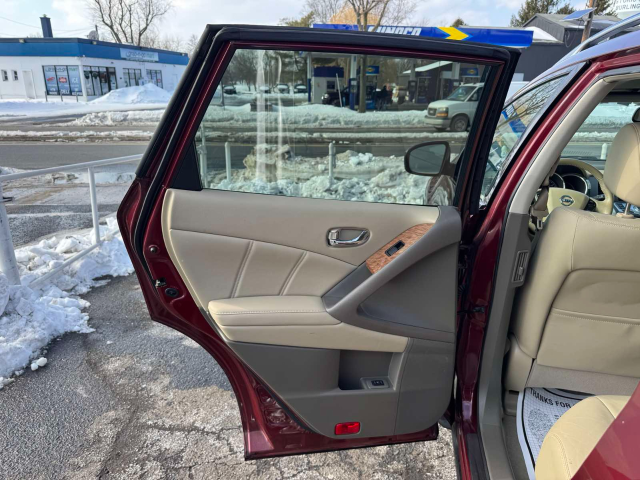 Nissan Murano AWD 4dr LE 2011