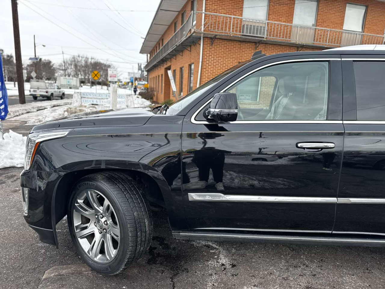 Cadillac Escalade 4WD 4dr Premium 2015