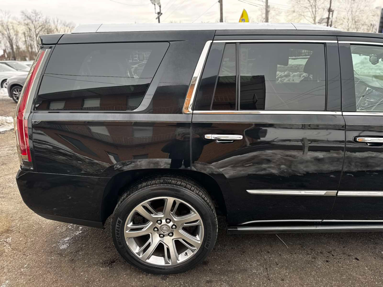 Cadillac Escalade 4WD 4dr Premium 2015