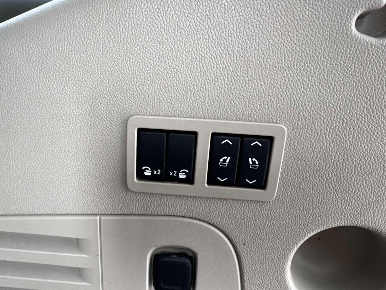 Cadillac Escalade 4WD 4dr Premium 2015