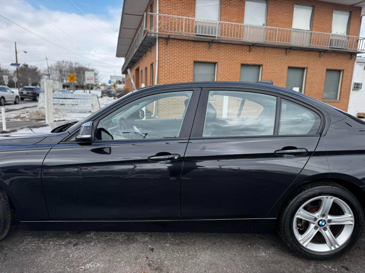 BMW 3 Series 4dr Sdn 328i xDrive AWD SULEV South Africa 2013