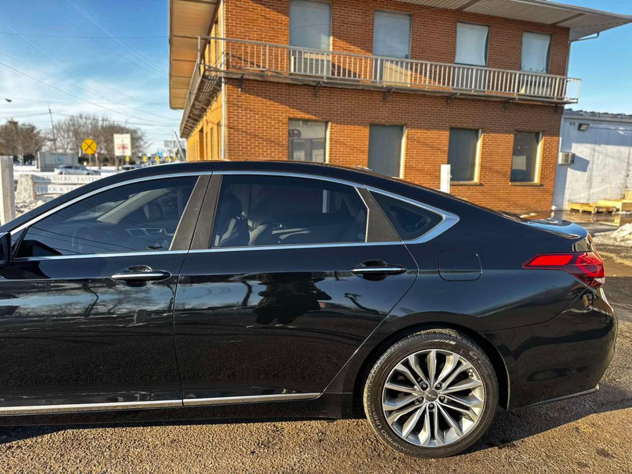 Hyundai Genesis 4dr Sdn V6 3.8L AWD 2016