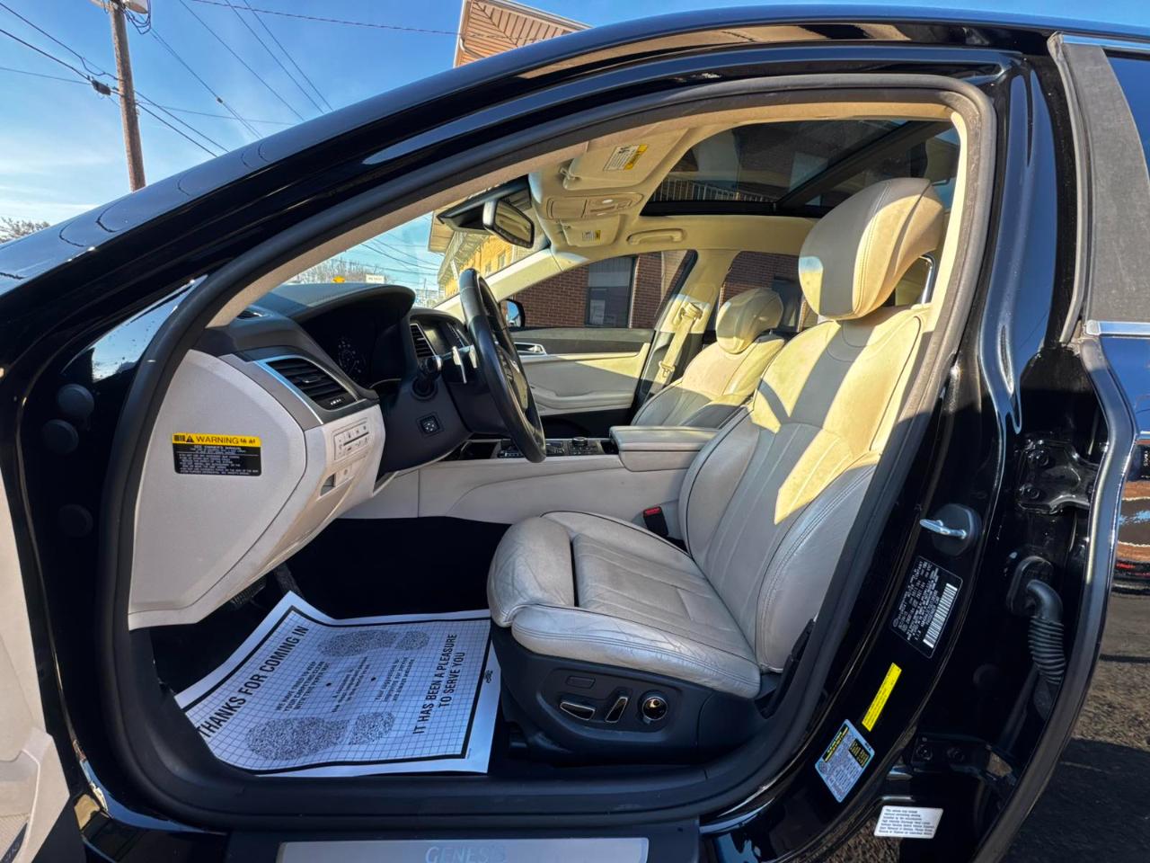 Hyundai Genesis 4dr Sdn V6 3.8L AWD 2016