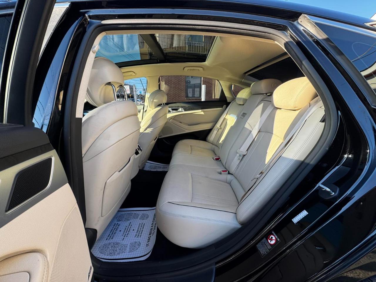 Hyundai Genesis 4dr Sdn V6 3.8L AWD 2016